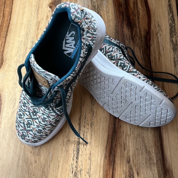 Aztec pattern workout Vans. - Picture 2 of 6